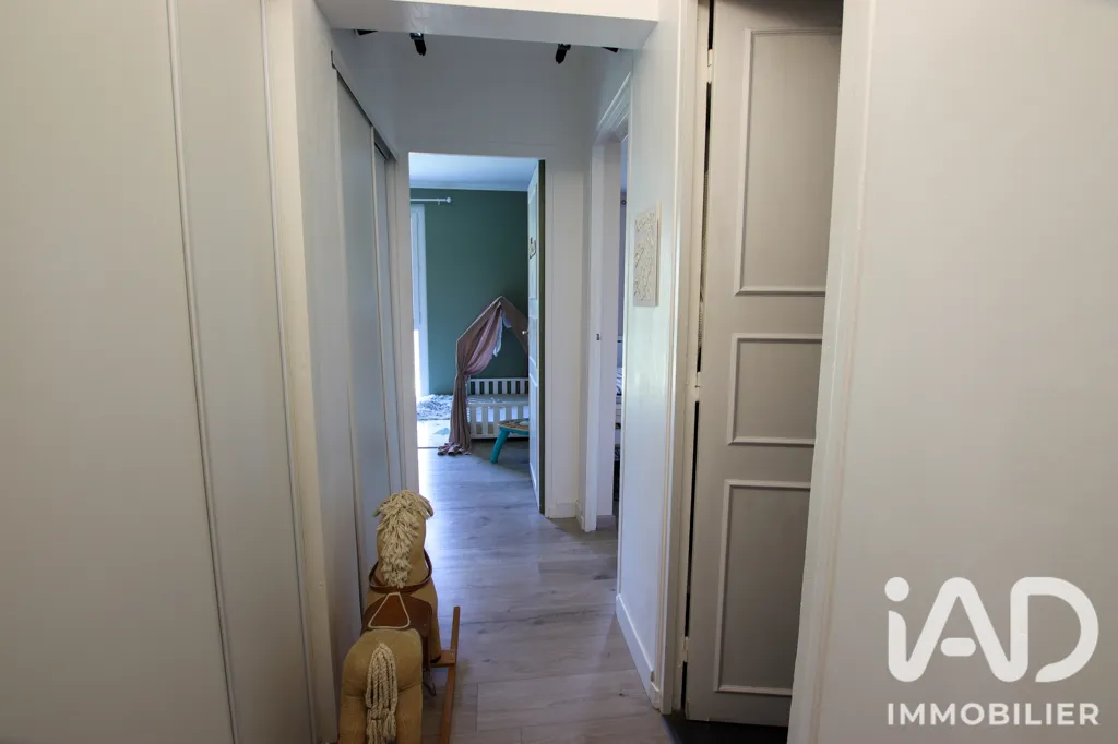 Esik - Transformed 3-Bed Apartment with Garage in Nîmes