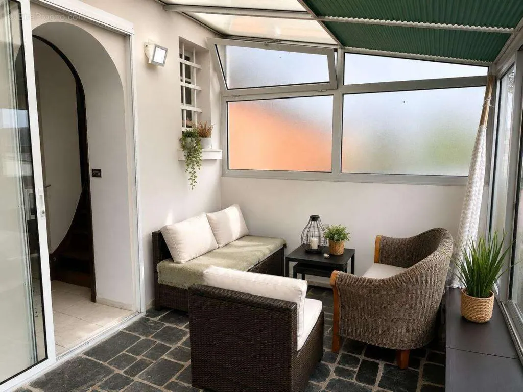 Terrace - Renovated House with Garden in Brest
