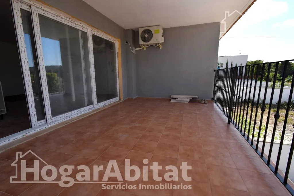 Terrasse - New Two-Storey House with Terrace in Chiva