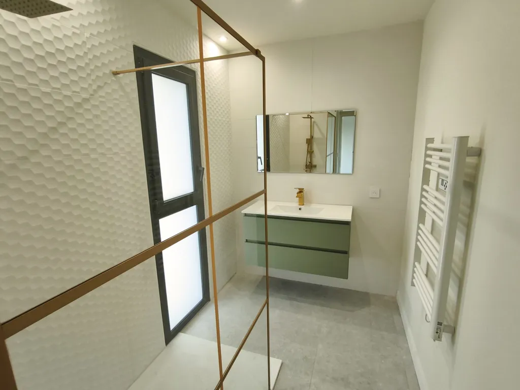 Salles de bain - Appartement Neuf T3 avec Balcon et Jardin à l'Isle Jourdain