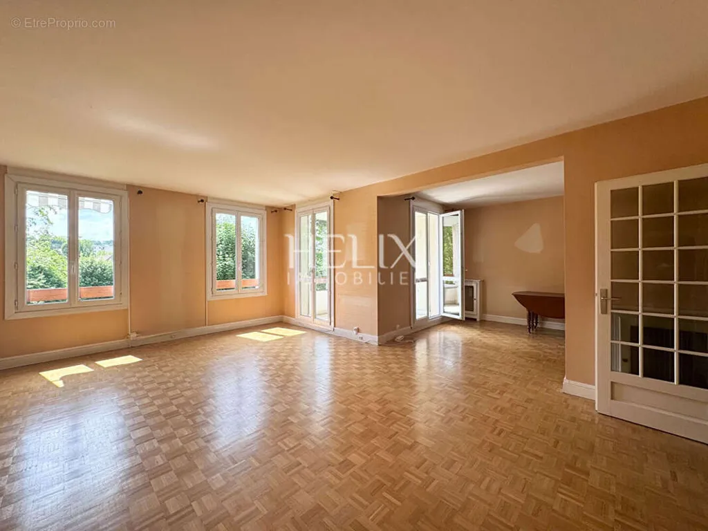 Soggiorno - Spacious Apartment with Balcony in Louveciennes