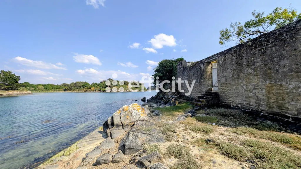 Aed - Character House with River View in Etel