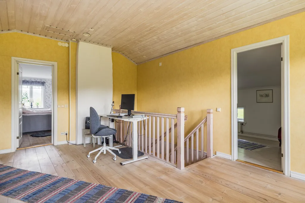 Bureau - Historic Villa with Forest View in Västloning