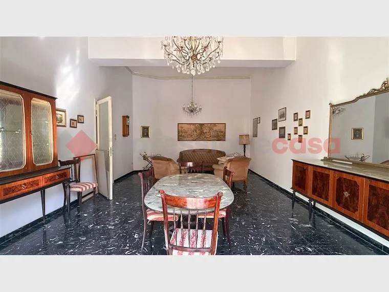 Salle à manger - Five-bedroom Apartment in Syracuse