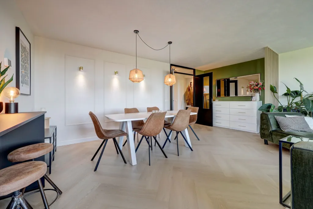 Sala da pranzo - Modernised 3-Bedroom Apartment with Balcony in Westerpark