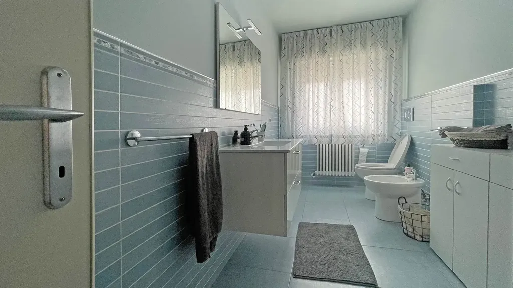 Salles de bain - Rustic Villa with Solar Panels in Lucca