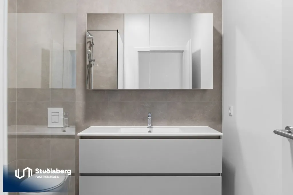 Salles de bain - Appartement 4 pièces à Reykjanesbær