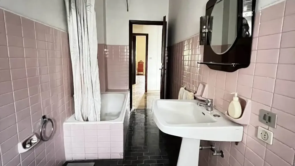 Salles de bain - Apartment with Balcony in Mantova