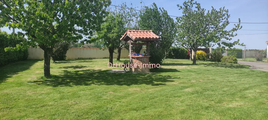 Garden - Villa with Pool and Garden in Longages