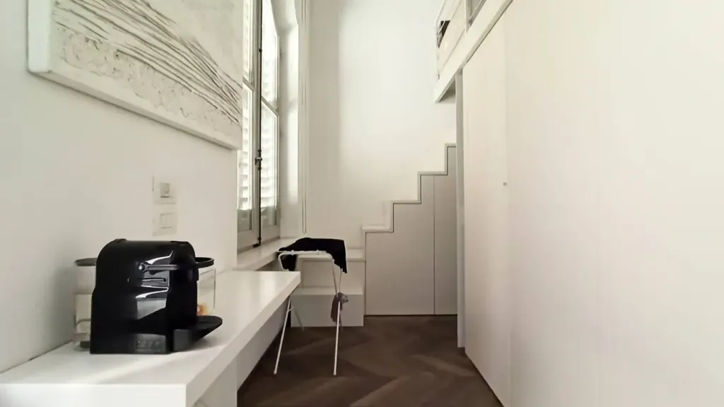 Esik - Historic Two-Bedroom Apartment in Capodimonte, Ancona