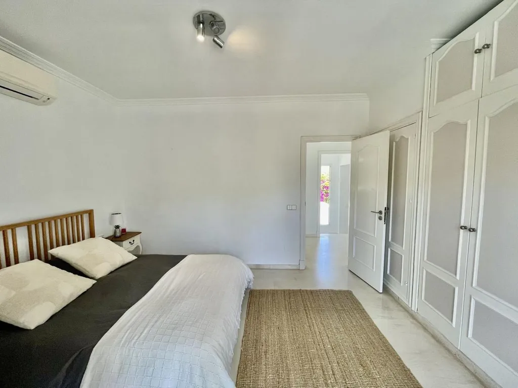 Chambres - Beachside Villa with Woodland Access in Sotogrande