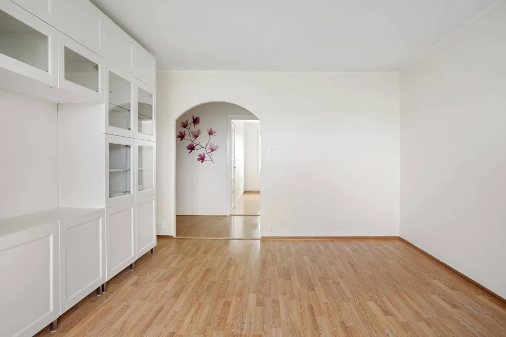 Séjour - Spacious 2nd Floor Flat with Balcony in Sunny Location