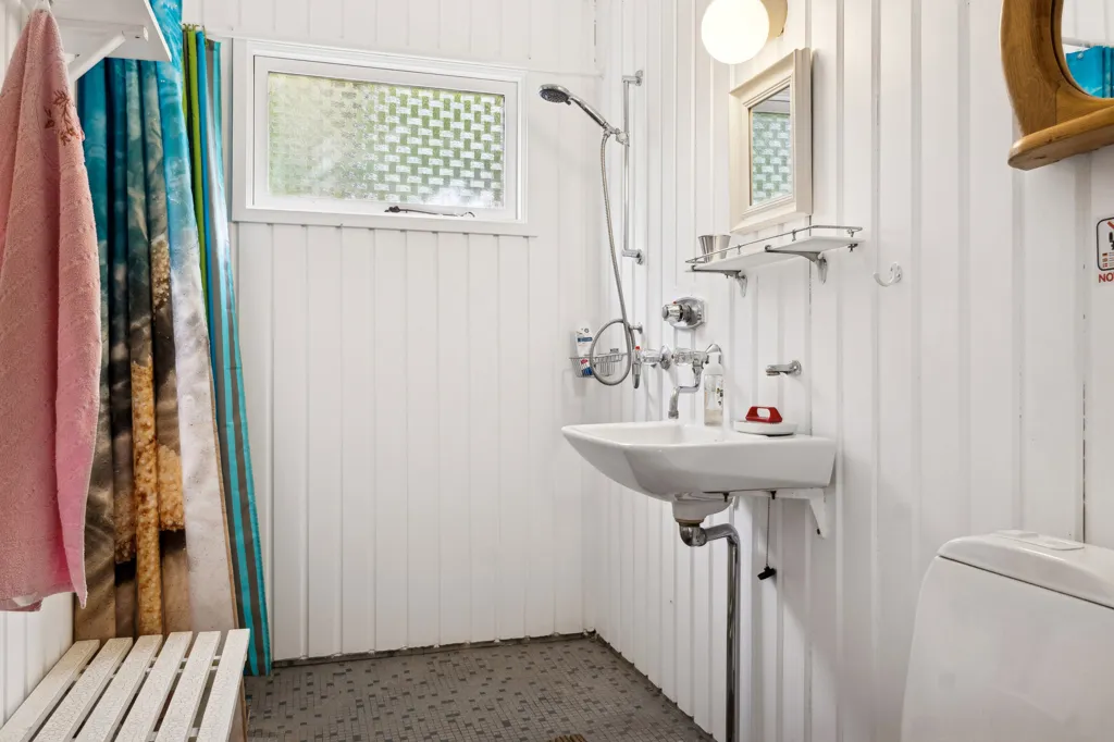 Salles de bain - 1959 Summerhouse with Garden in Rørvig