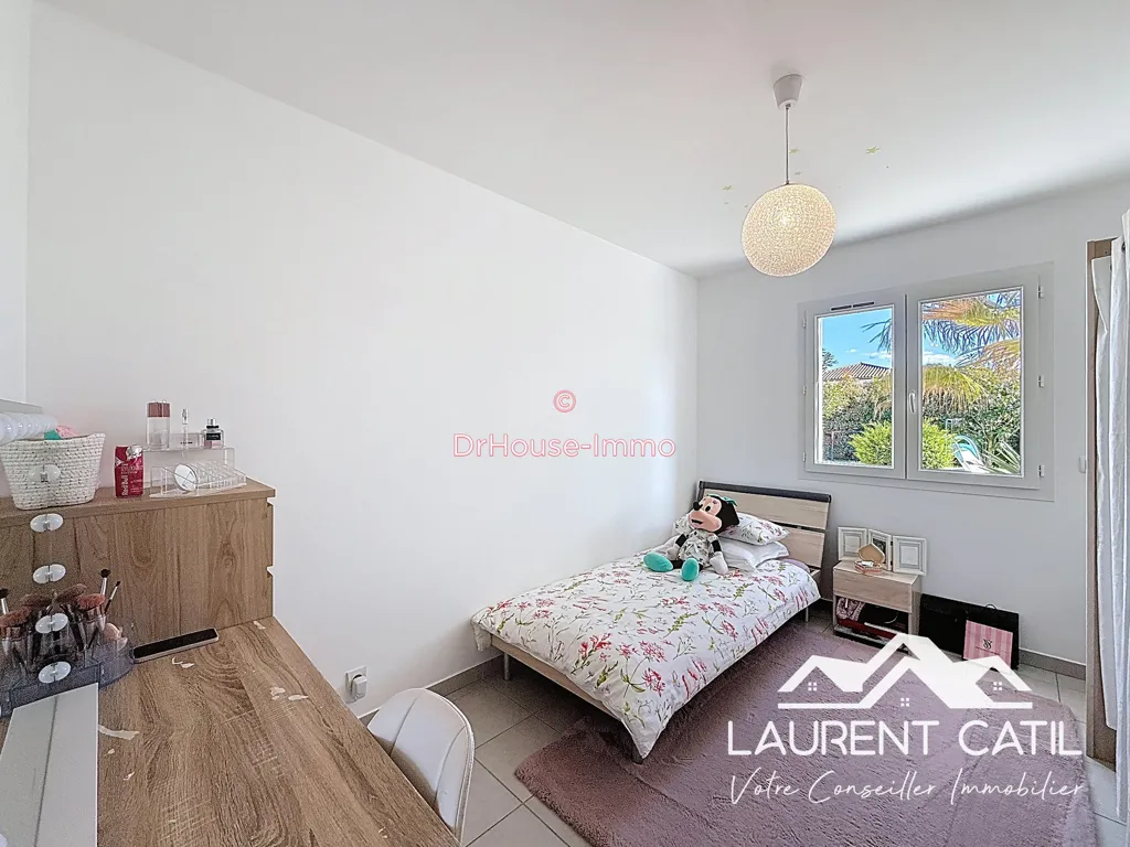 Magamistoad - Contemporary Flat-Plan House with Garden in Mours-Saint-Eusebe