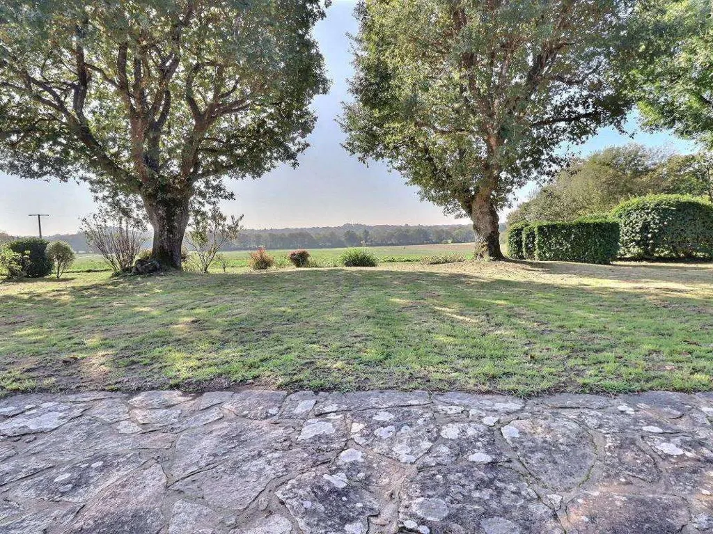 Aed - Thatched Cottage with Breton Charm in Plougoumelen