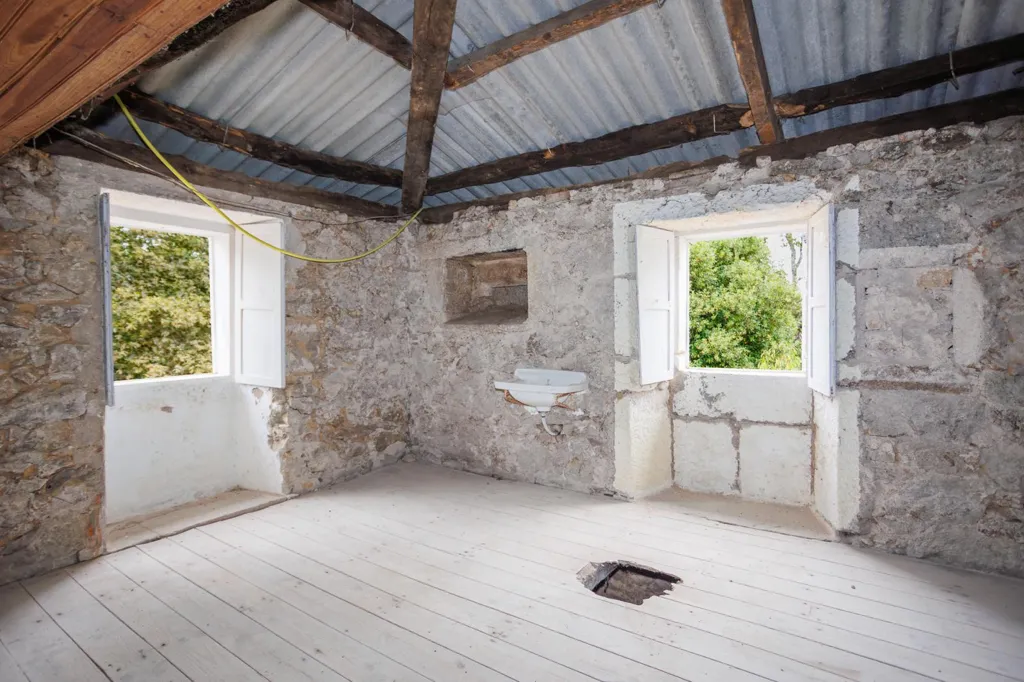 Stanze - Restoration Opportunity with Forest in Silleda
