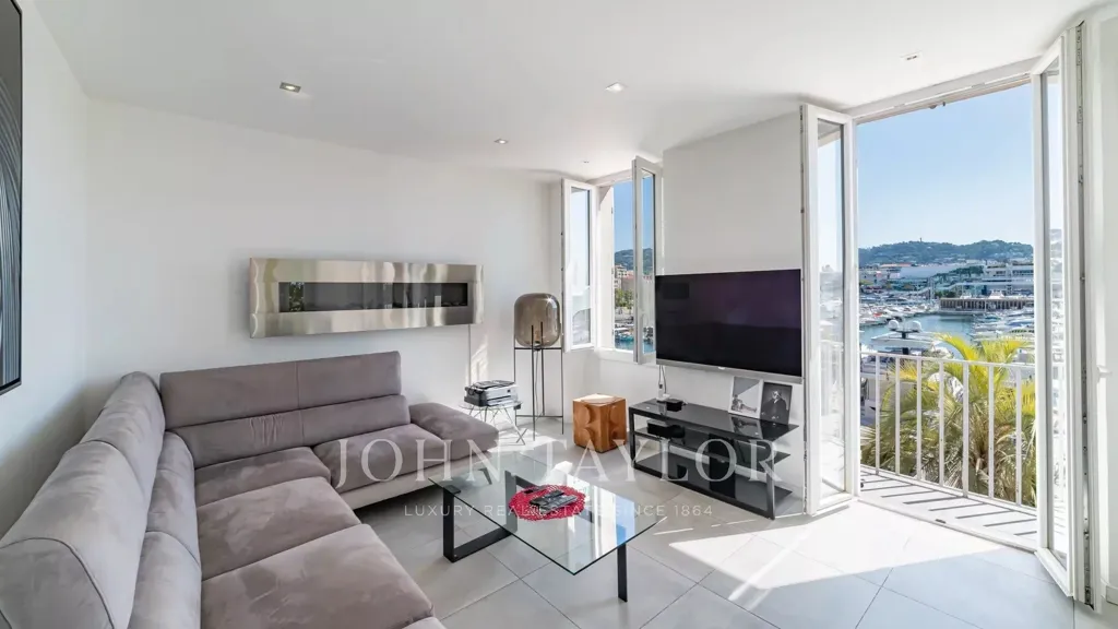 Séjour - Appartement avec Vue Mer dans le Vieux Port de Cannes
