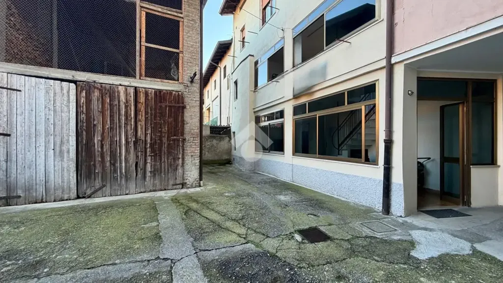 Aed - Rear-Garden Flat in Bonate Sotto