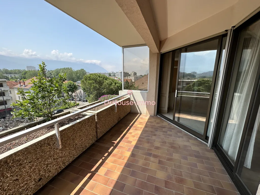 Balcony - Apartment with Balcony and Terrace in Central Location