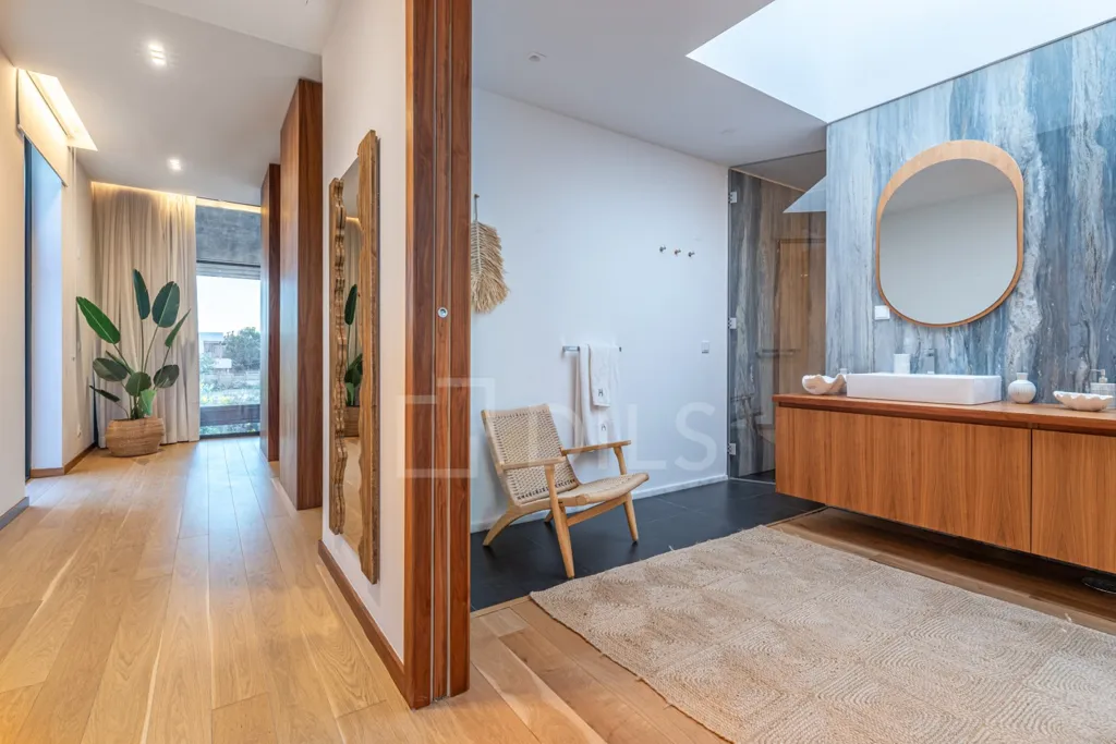 Bathrooms - Modern Villa with Sea View in Troia Resort