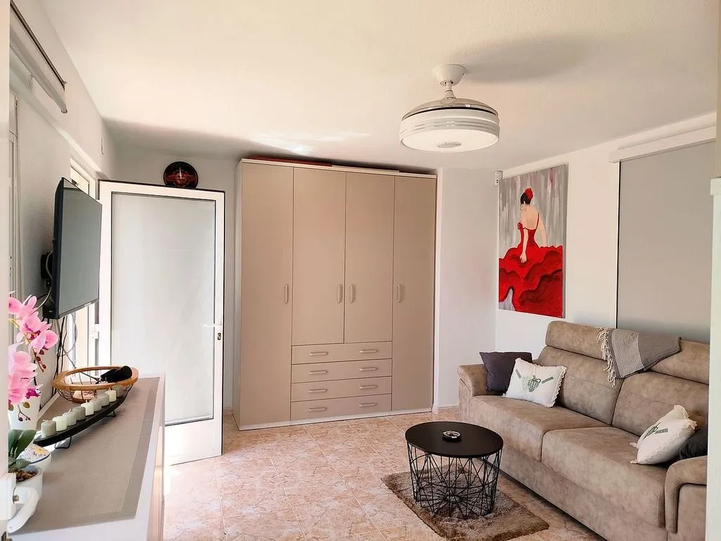 Elutuba - Three-Bedroom House with Pool in Jacarilla