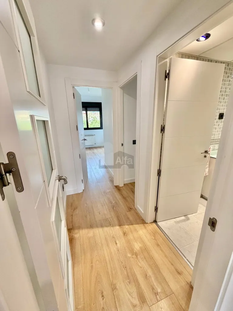Esik - Modern Flat with Terrace in Prado de Somosaguas