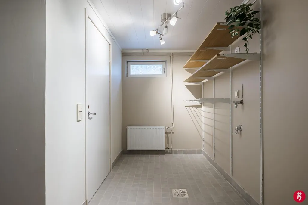 Pesuköök - Architect-Designed Home with Sauna in Sykärä