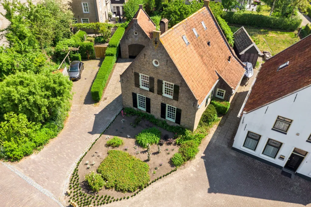 Õhuvaade - Historic House with Character in Drimmelen