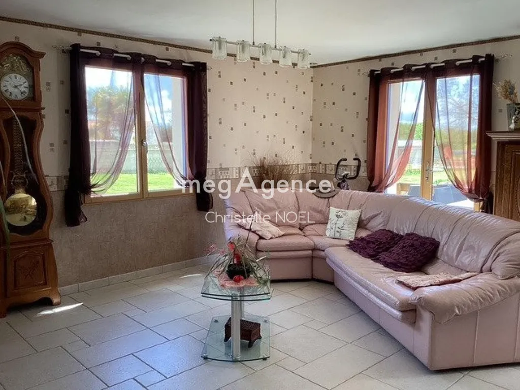 Soggiorno - Ground Floor House with Constructible Garden in La Taillée