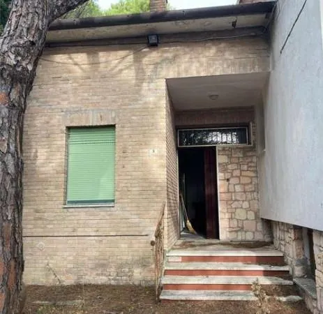 Rustic Villa with Large Garden in Offagna