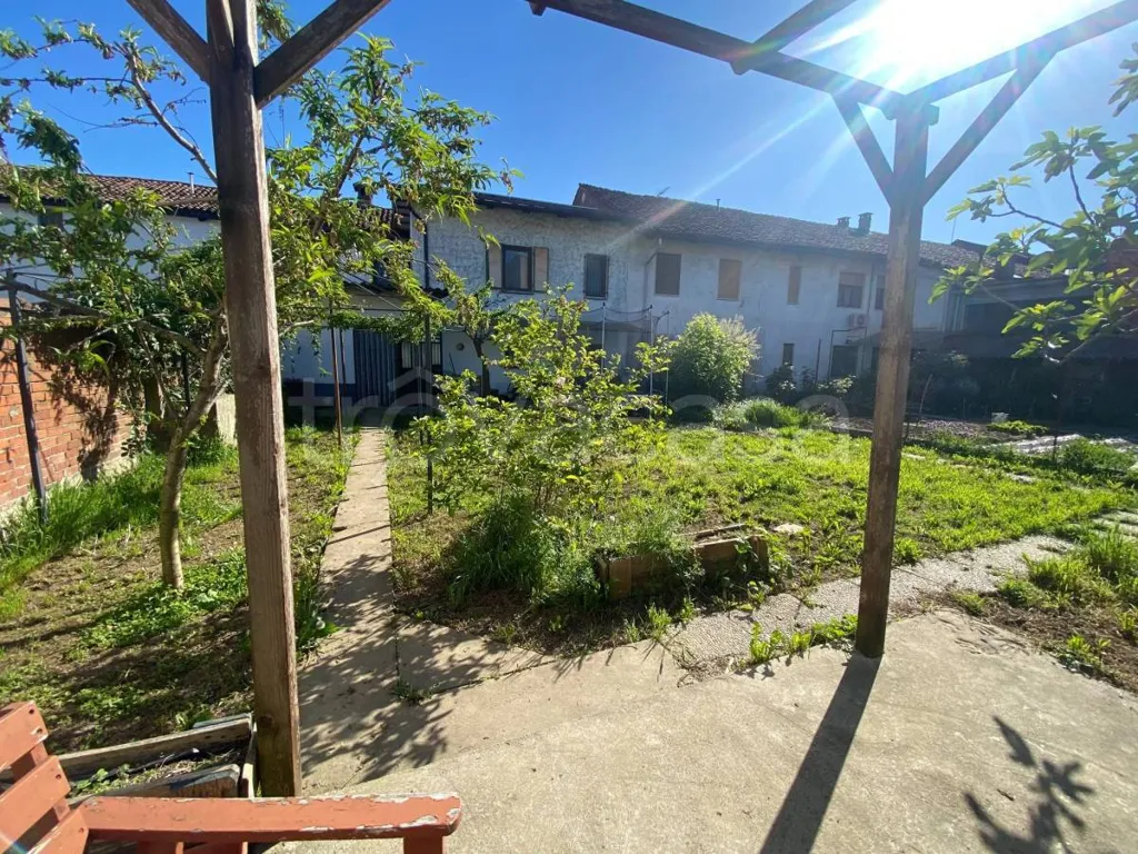 Aed - Rustic Villa with Private Garden in Carignano