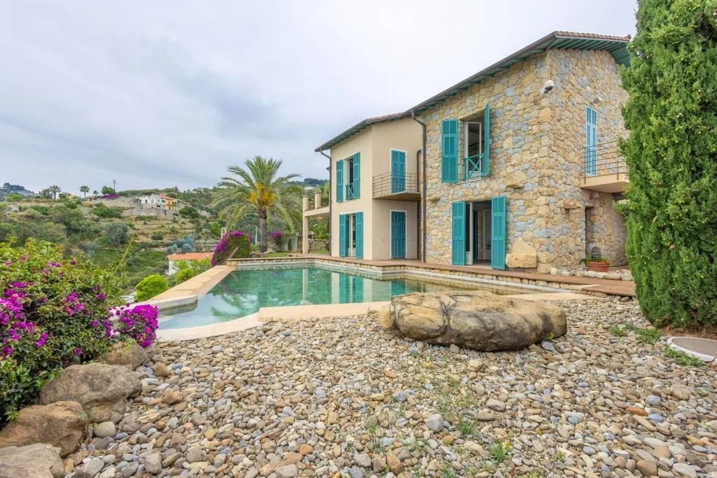 Bassein - Luxury Villa with Infinity Pool in Bordighera