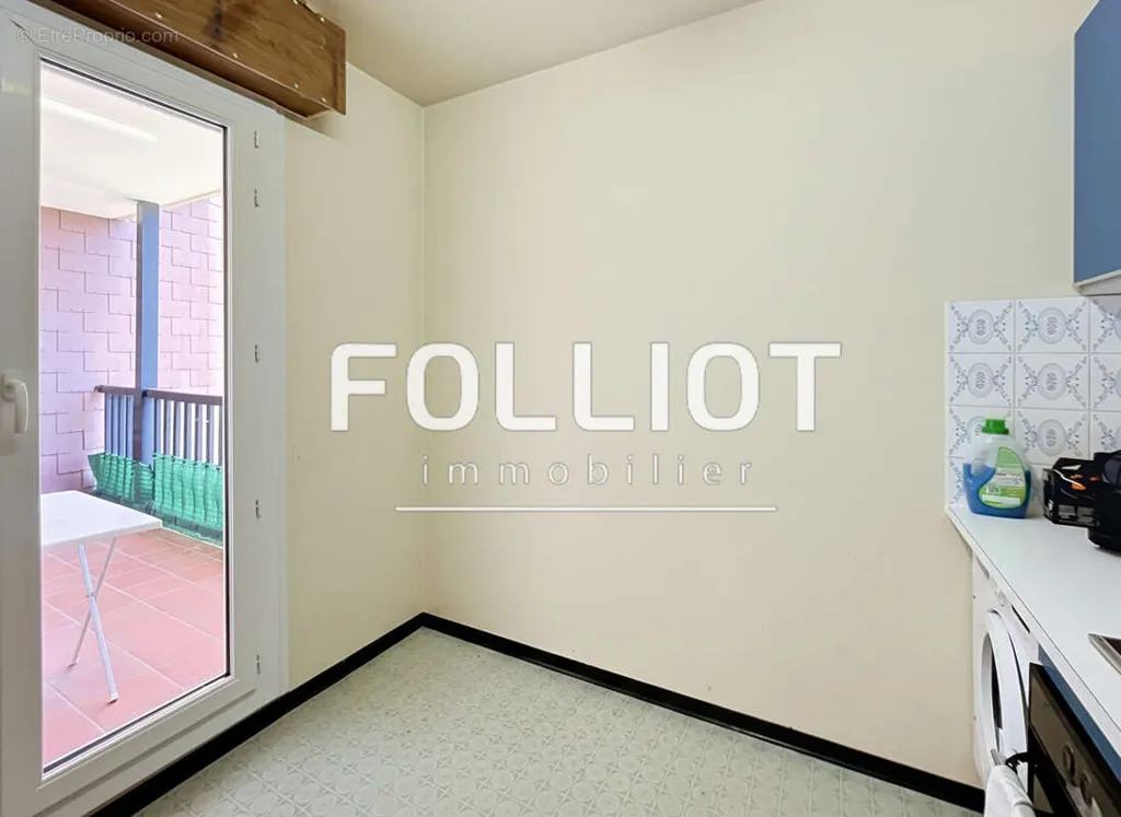 Kitchen - 2-Bedroom Apartment with Balcony in Cabourg