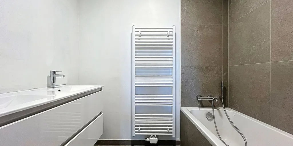 Salles de bain - Appartement avec Terrasse et Parking à Schaarbeek