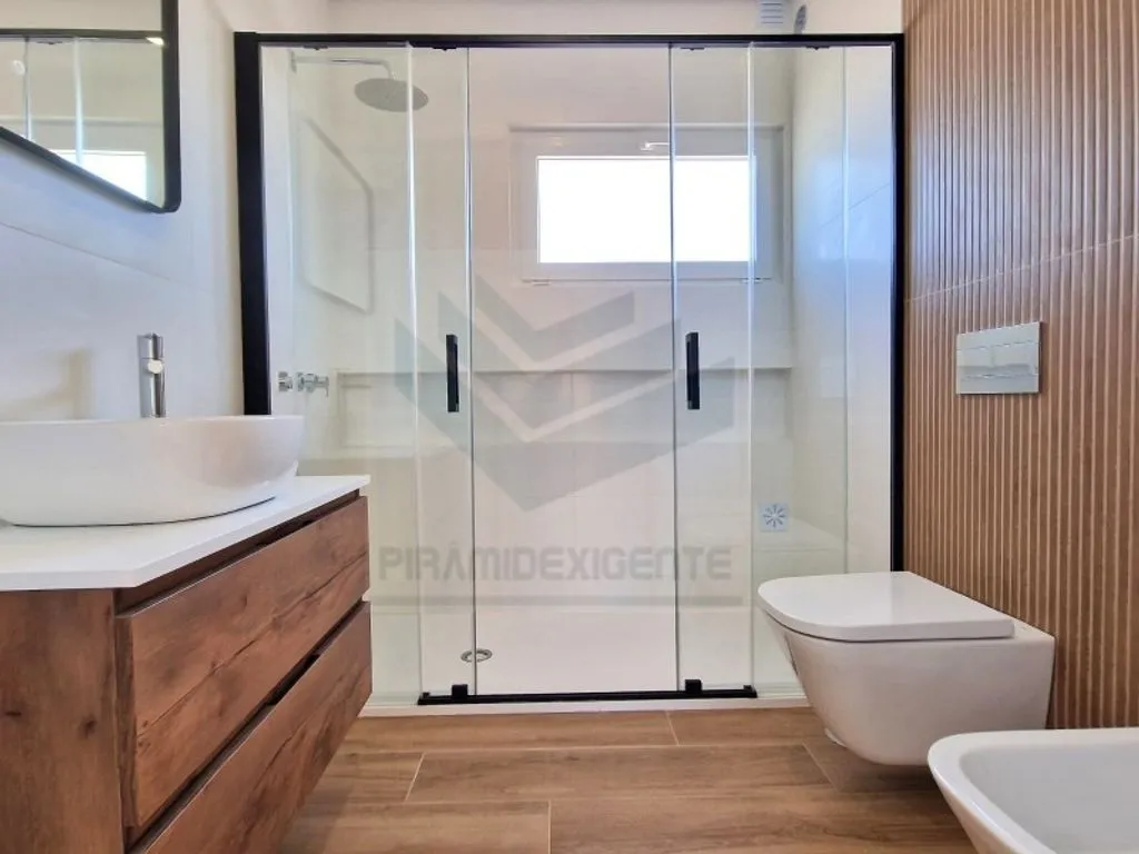Salles de bain - Modern Semidetached House with Outdoor Space in Seixal