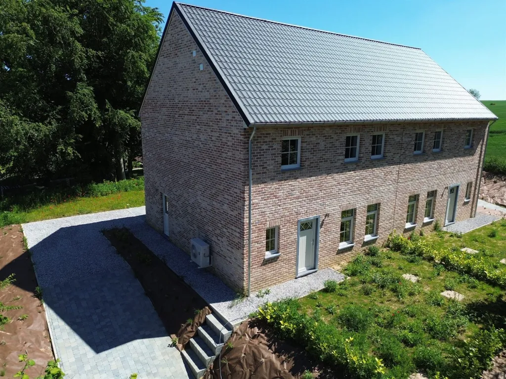 Vue aérienne - Maison Neuf avec Terrasse à l'Écart des Champs
