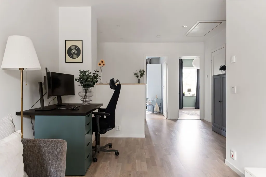 Bureau - Modern Apartment with Garden in Ytterby