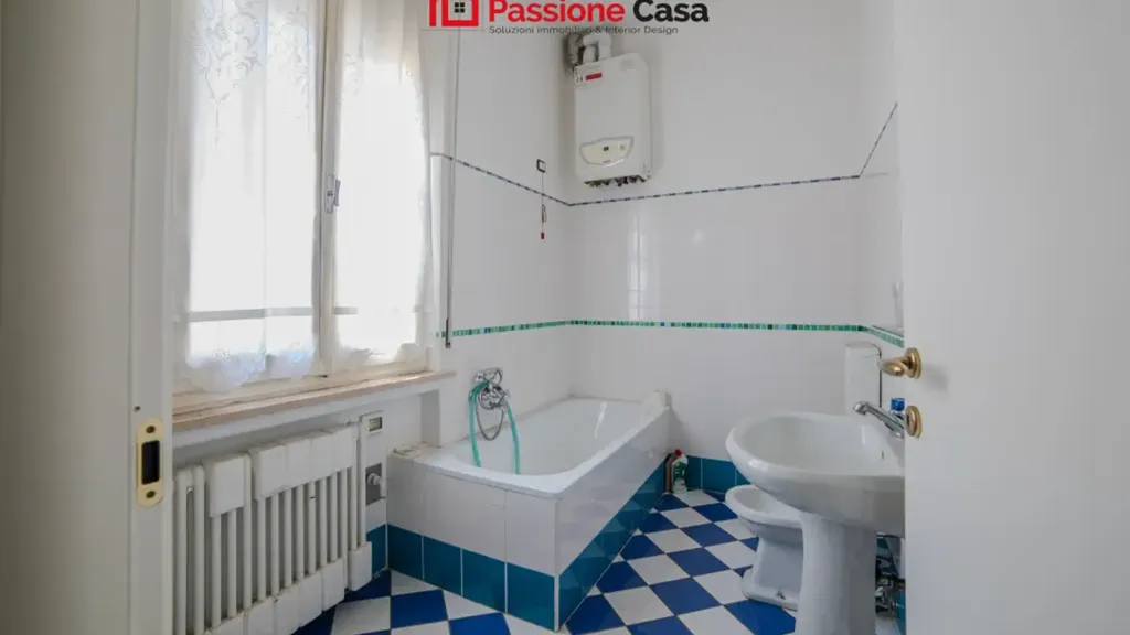 Salles de bain - Independent House with Two Units in Parma