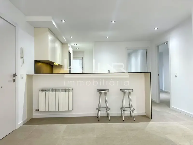 Cuisine - Modern Flat with Balcony in Vic Centre