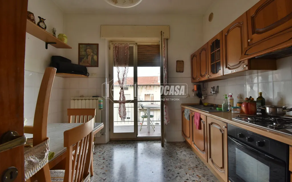 Cucina - Duplex con due balconi in zona semicentrale a Tolentino