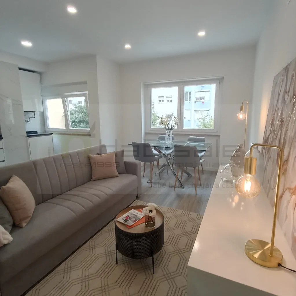 Elutuba - Refurbished 3-Bedroom Apartment with Balcony in Lisbon