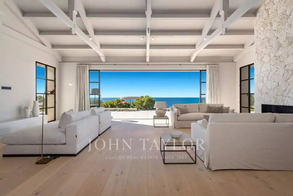 Living Room - Luxury Villa with Sea View in Bendinat