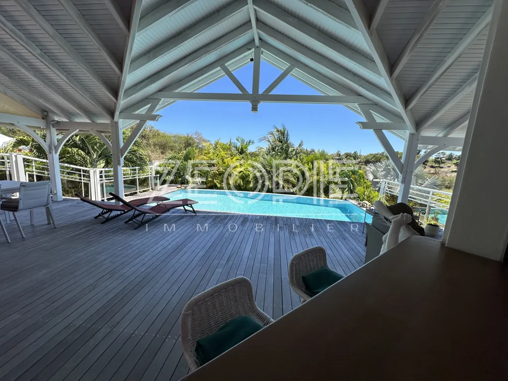 Terrasse - Villa d'Architecte avec Piscine à Saint-François