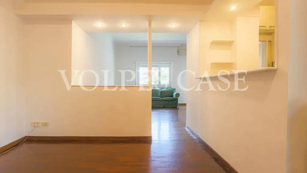 Entrée - Partially Furnished Flat with Balcony in Rome