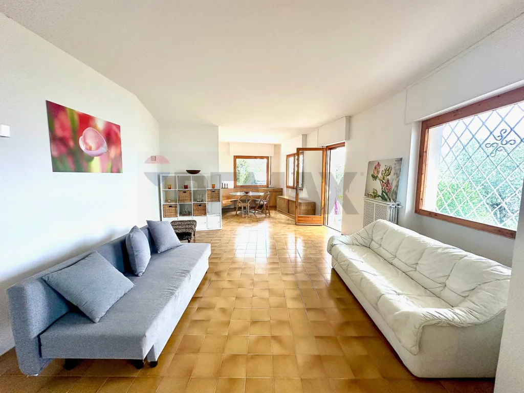 Soggiorno - Villa with Panoramic Lake View in Brenzone
