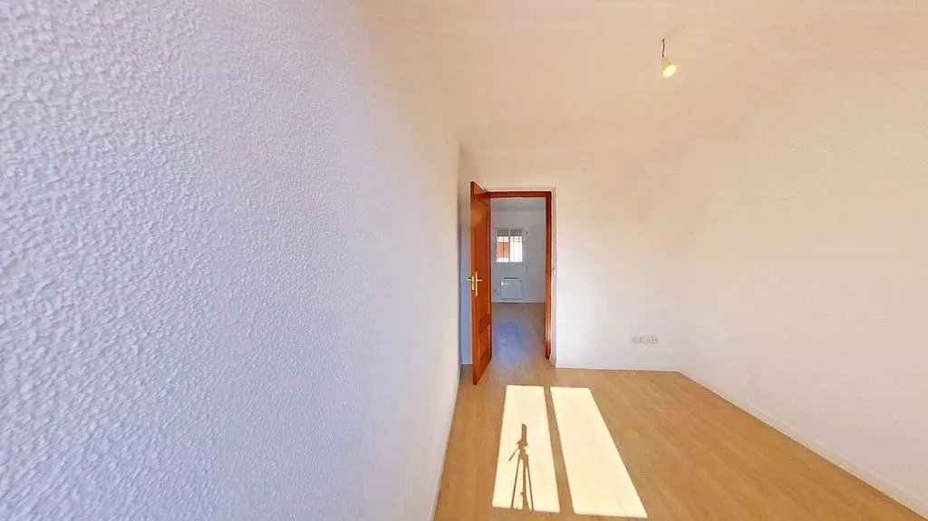 Toad - Three-Bedroom Flat with Ascensor in Puente de Vallecas