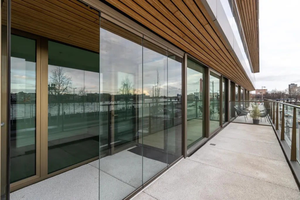 Balcon - Two-Bedroom Apartment with River View in Rotterdam