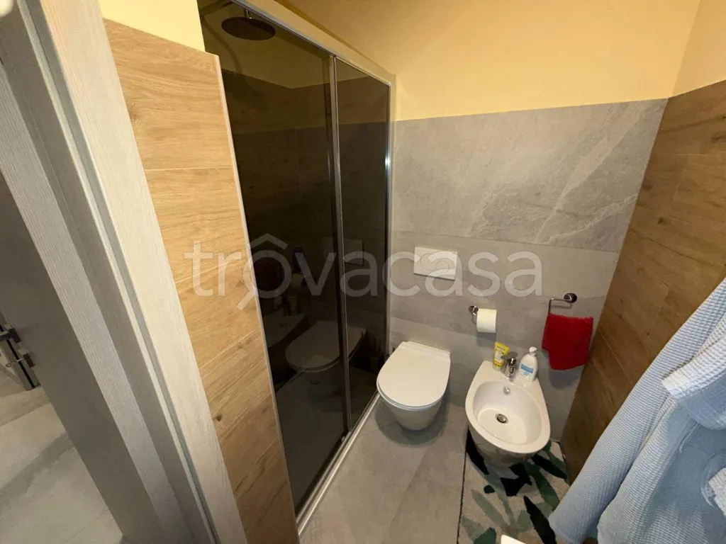 Salles de bain - Rustic Apartment with South-Facing Terrace in Bardonecchia