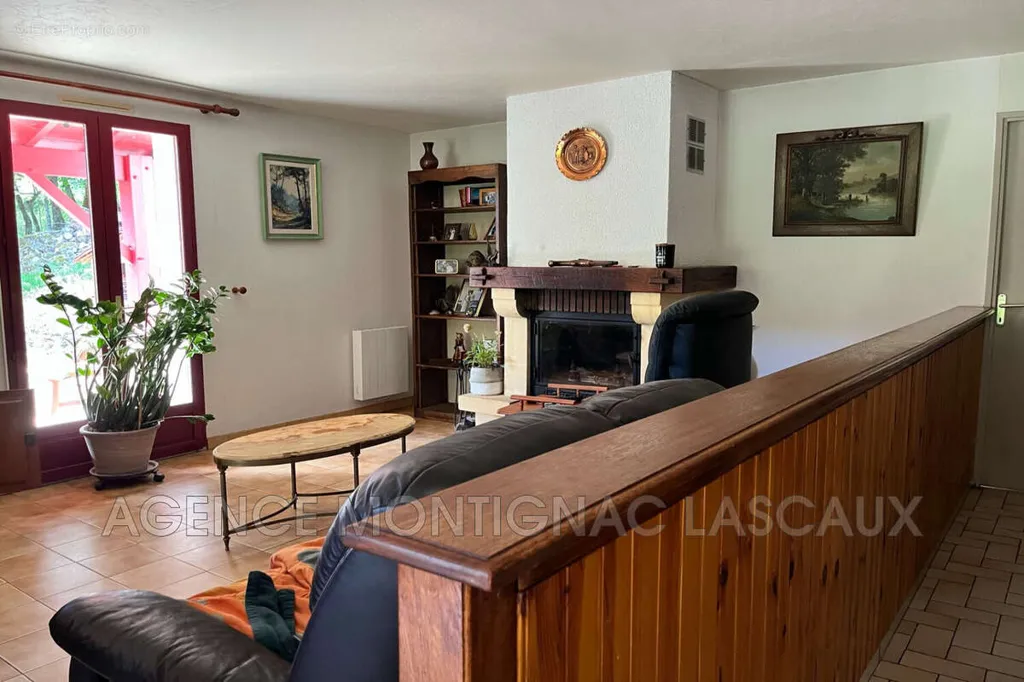 Séjour - Bungalow avec jardin à Montignac
