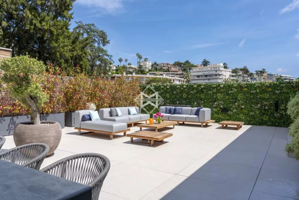 Terrace - Renovated Penthouse with Panoramic View in Cannes